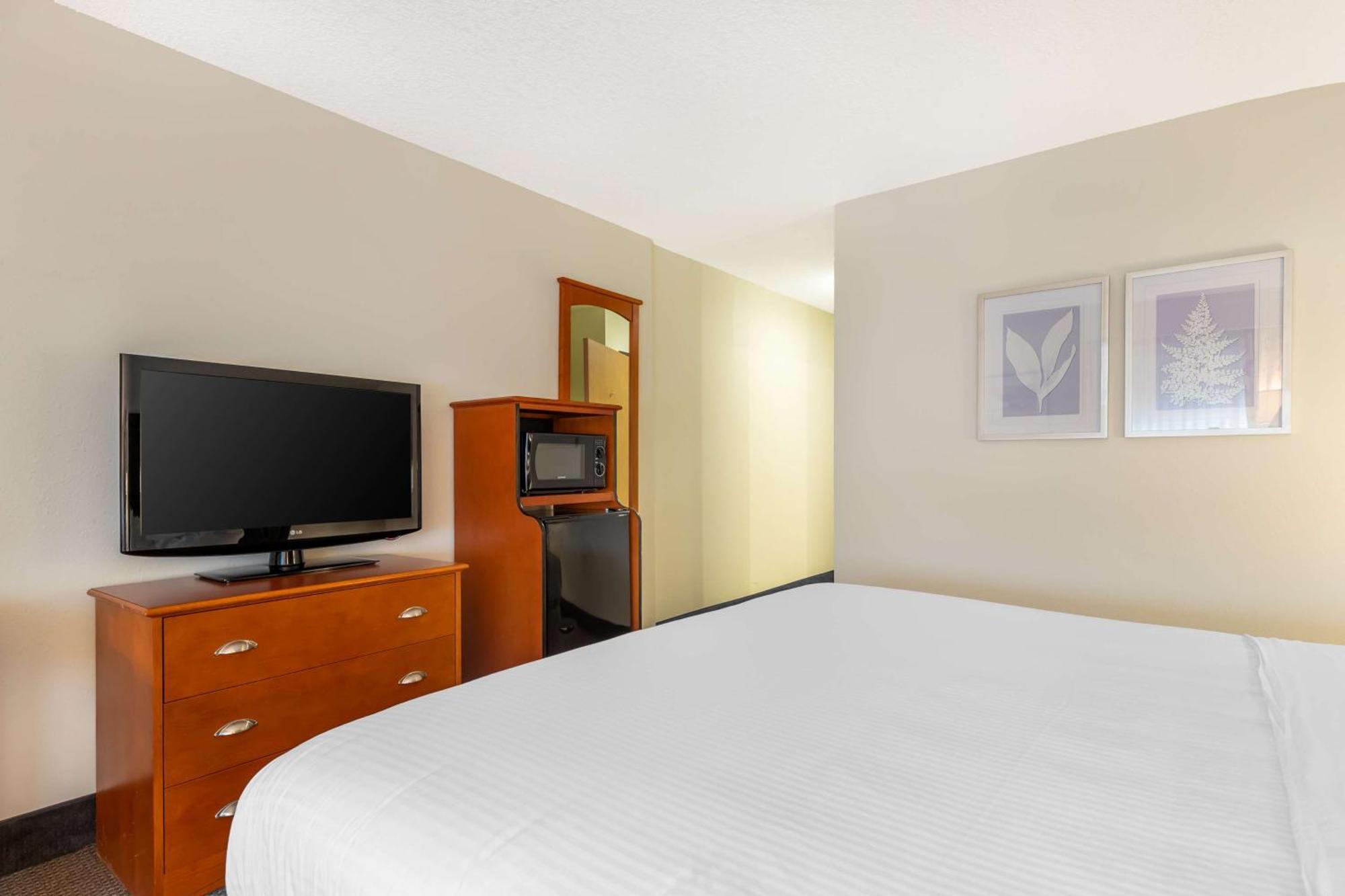 Best Western Plus University Park Inn & Suites Эймс Экстерьер фото