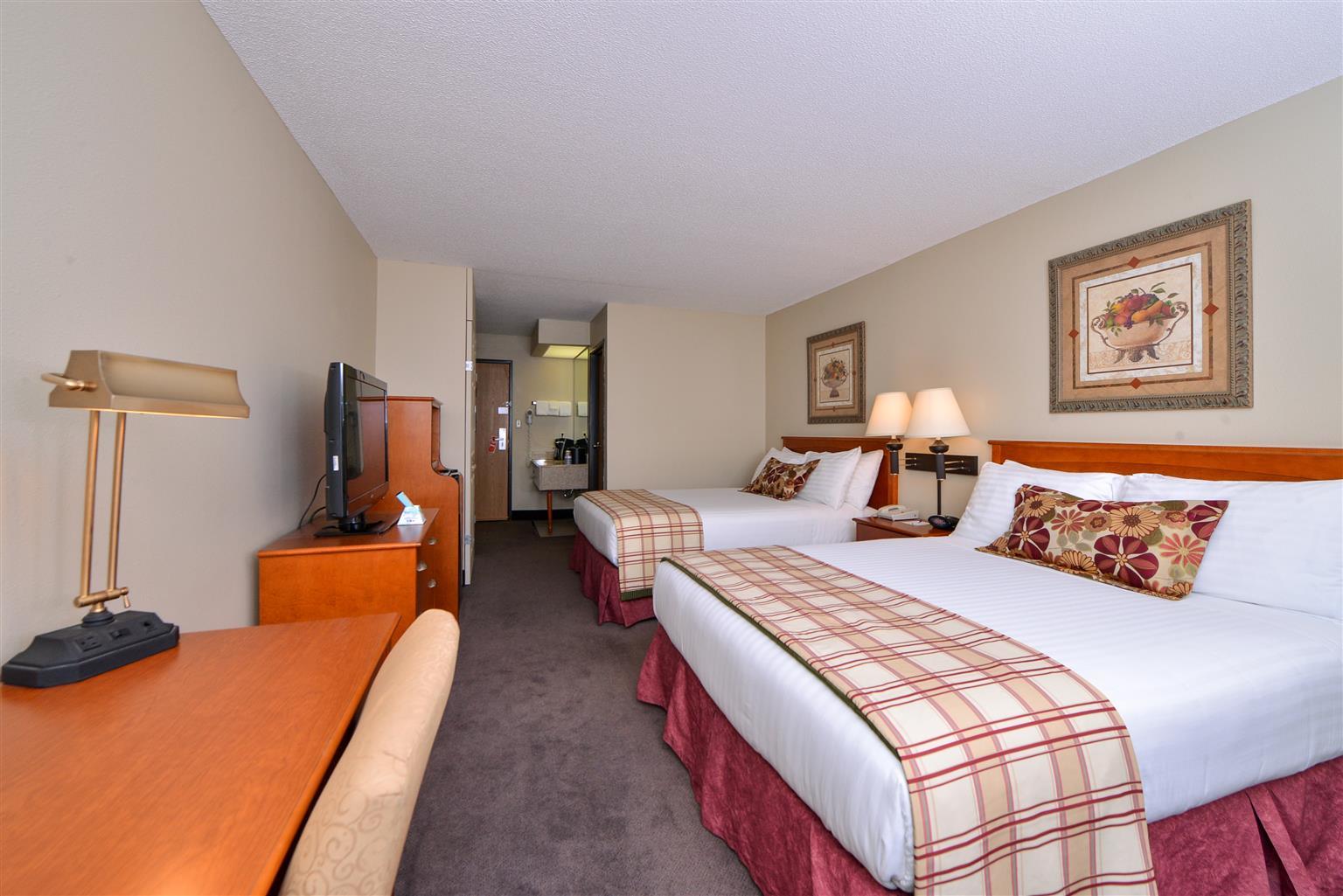 Best Western Plus University Park Inn & Suites Эймс Экстерьер фото