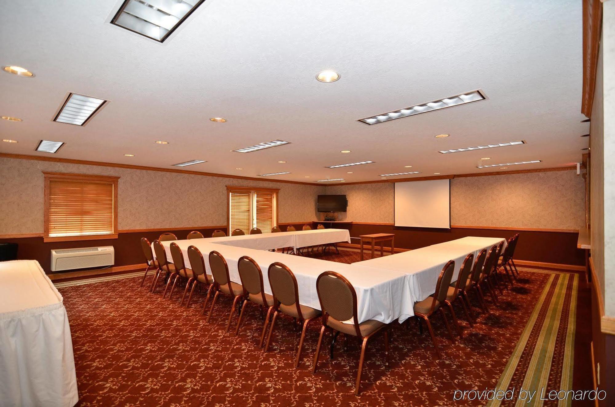 Best Western Plus University Park Inn & Suites Эймс Экстерьер фото
